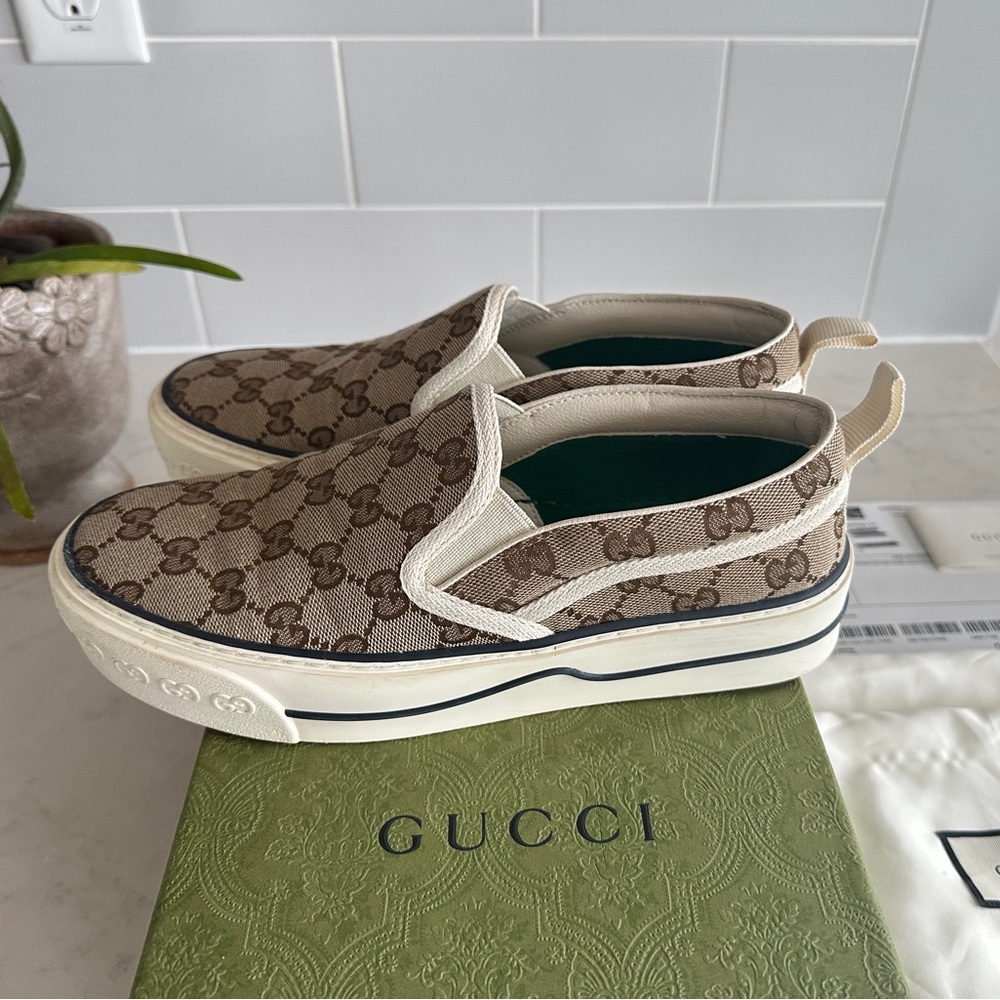Authentic Gucci Tennis 1977 sneakers w/ original packaging (Size 7.5 38EU)